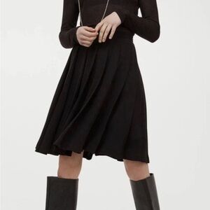 👗🌹H&M Trendy Black Pleated Skirt Women Size 0 Waist 24” 22” Long EUC
